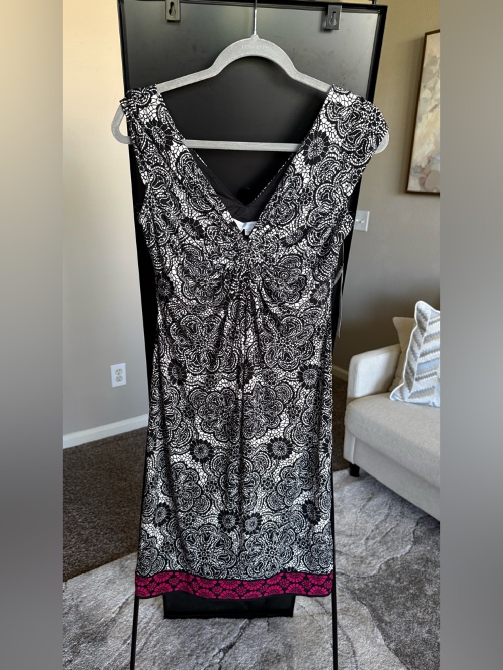 London Times Black and White Lace-Effect V-Neck Dress